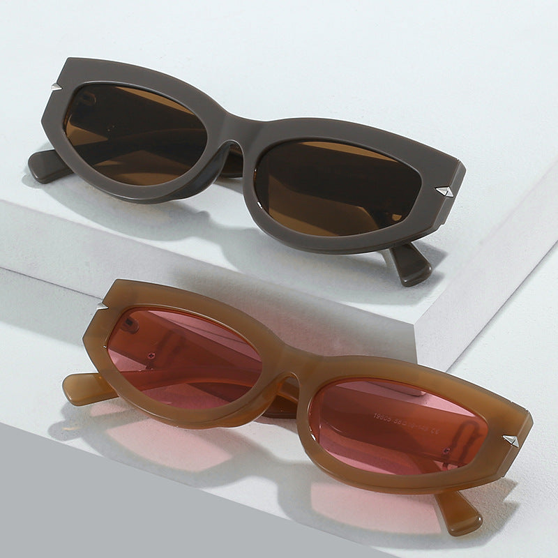 Retro-Inspired Cat-Eye Sunglasses with Bold Frame Kalsten