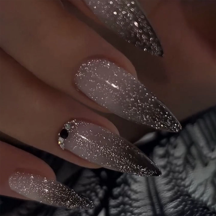 Glamorous artificial nails with sparkling accents Kalsten