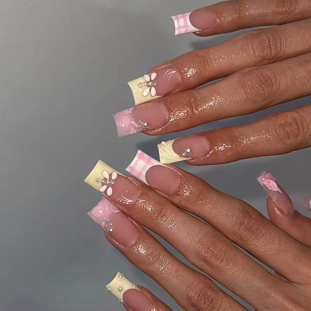 Artificial nails with creative floral designs and glitter accents Kalsten