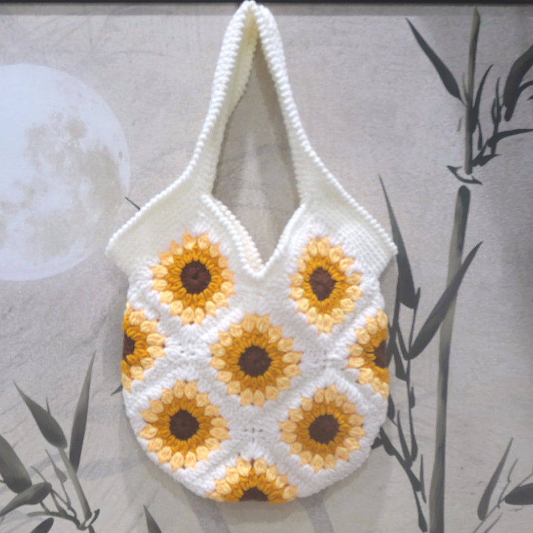 Handmade macrame shoulder bag with floral pattern Kalsten