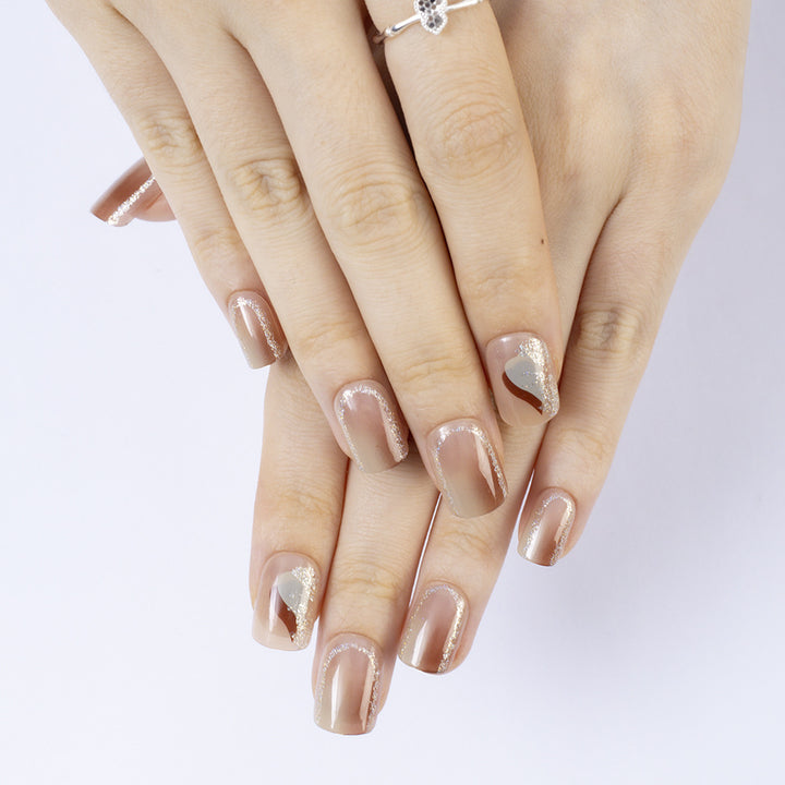 Elegant Nail Art with Glitter and Stylish Accents Kalsten