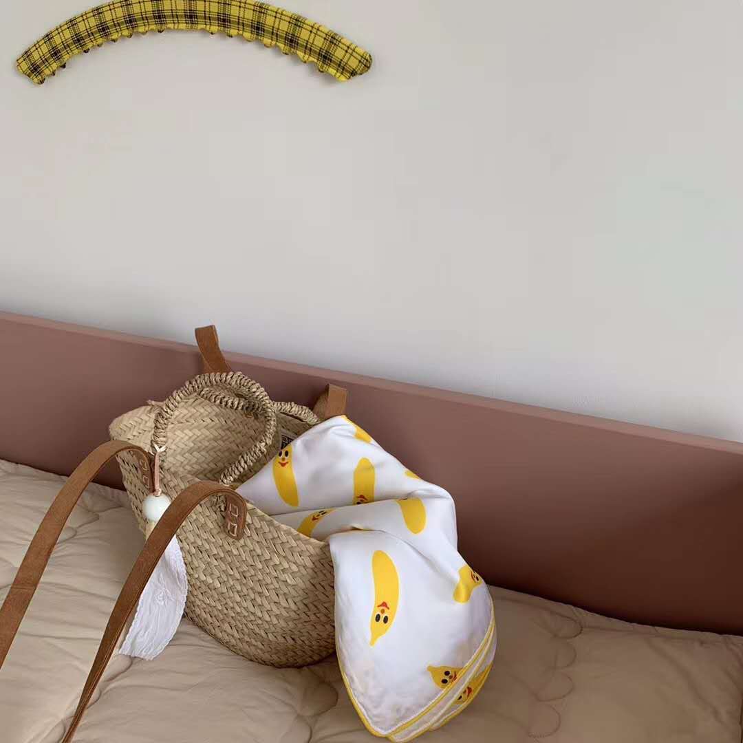 Cozy baby/kids blanket made of soft microfiber with cheerful banana print
