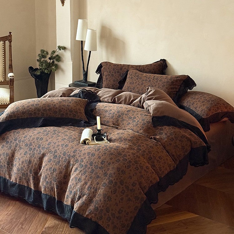 Luxurious floral bedding set made of cotton satin with lace hem