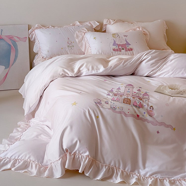 Children's bedding set with illustrative castle and princess print, ruffled pillow and soft cotton blend