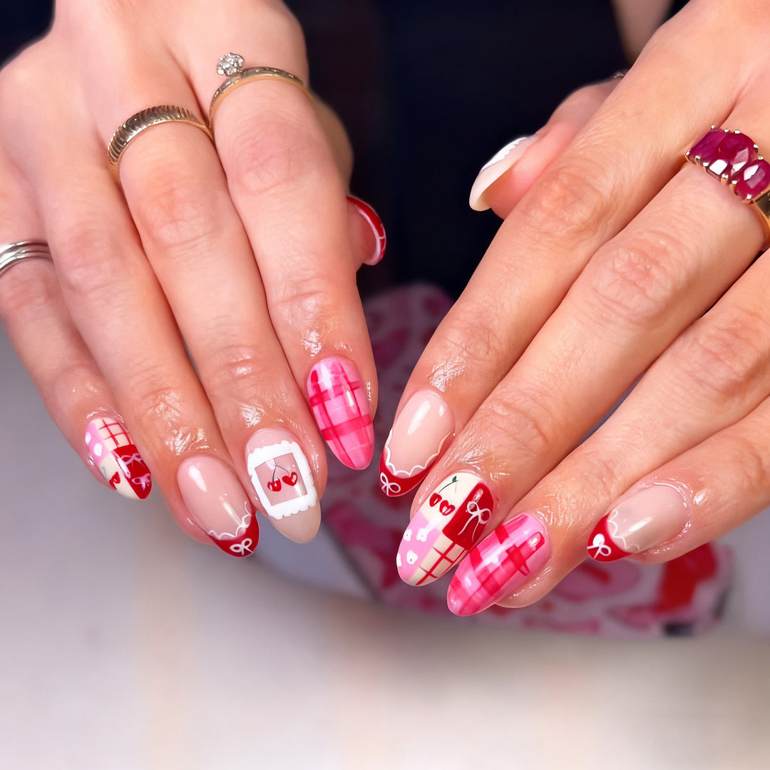 Artistic Holiday-Themed Press-On Nail Design Kalsten