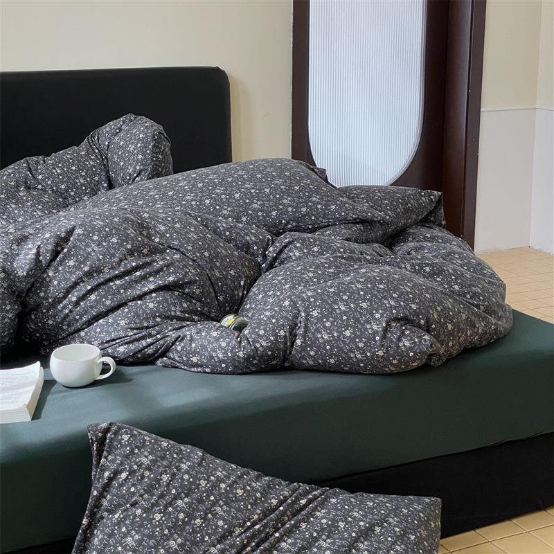 Bedding set made of cotton percale with fine all-over floral pattern