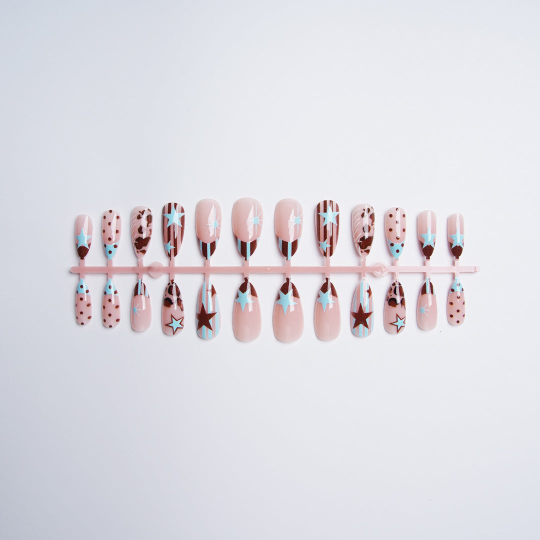 Glamorous nail decorations Kalsten