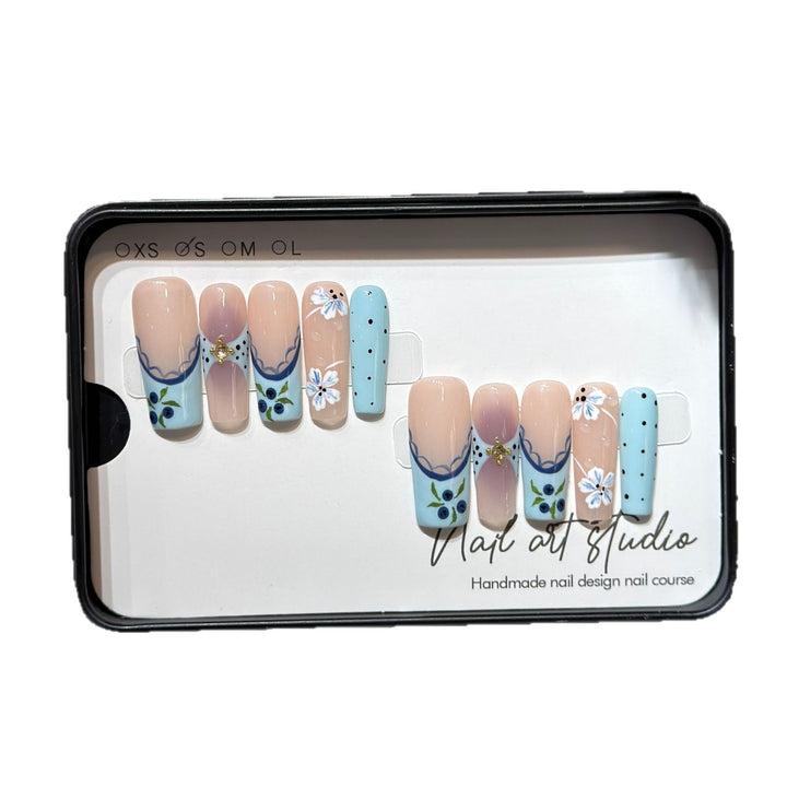 Artistic Press-On Nail Set with Floral and Geometric Design Kalsten