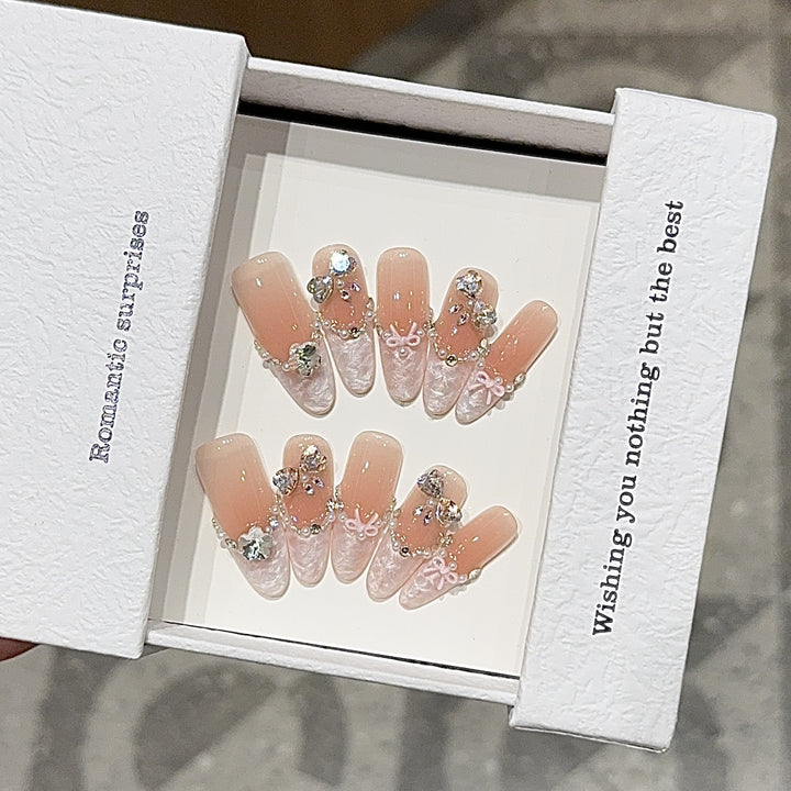 Artificial nails with romantic rhinestone details Kalsten