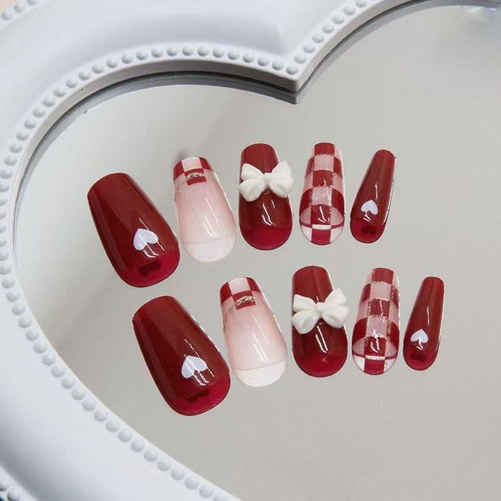 Artificial nails with decorative heart and bow details Kalsten