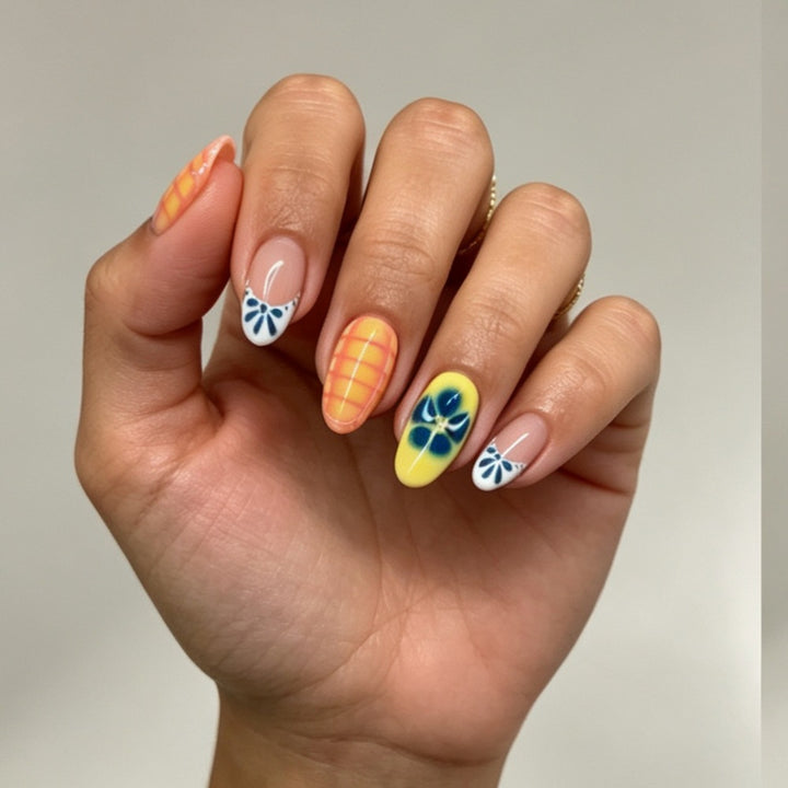 Artificial nails with colorful floral accents Kalsten