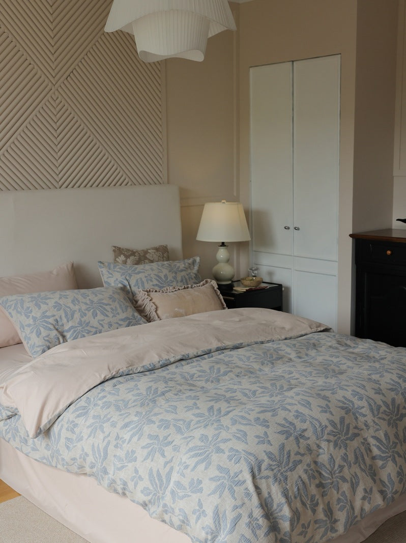 Elegant cotton-linen bedding set with quilted jacquard structure
