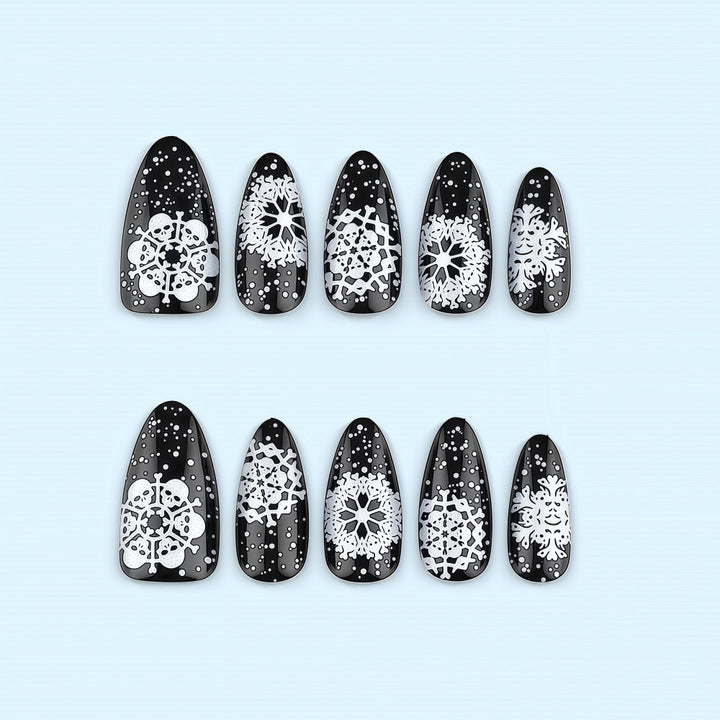 Artificial nails in a unique winter design with snow and reindeer motifs Kalsten