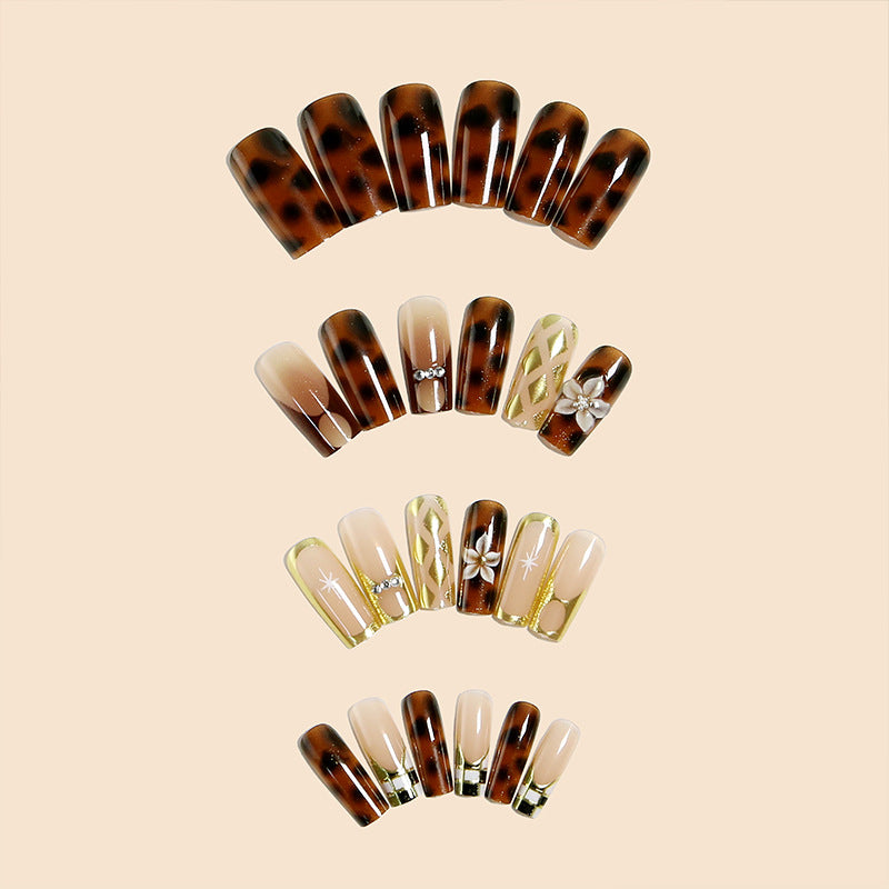 Elegant artificial nails with floral and glittering details Kalsten