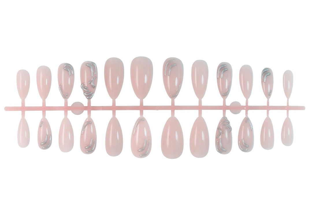 Artificial nail set with stylish metallic accents Kalsten