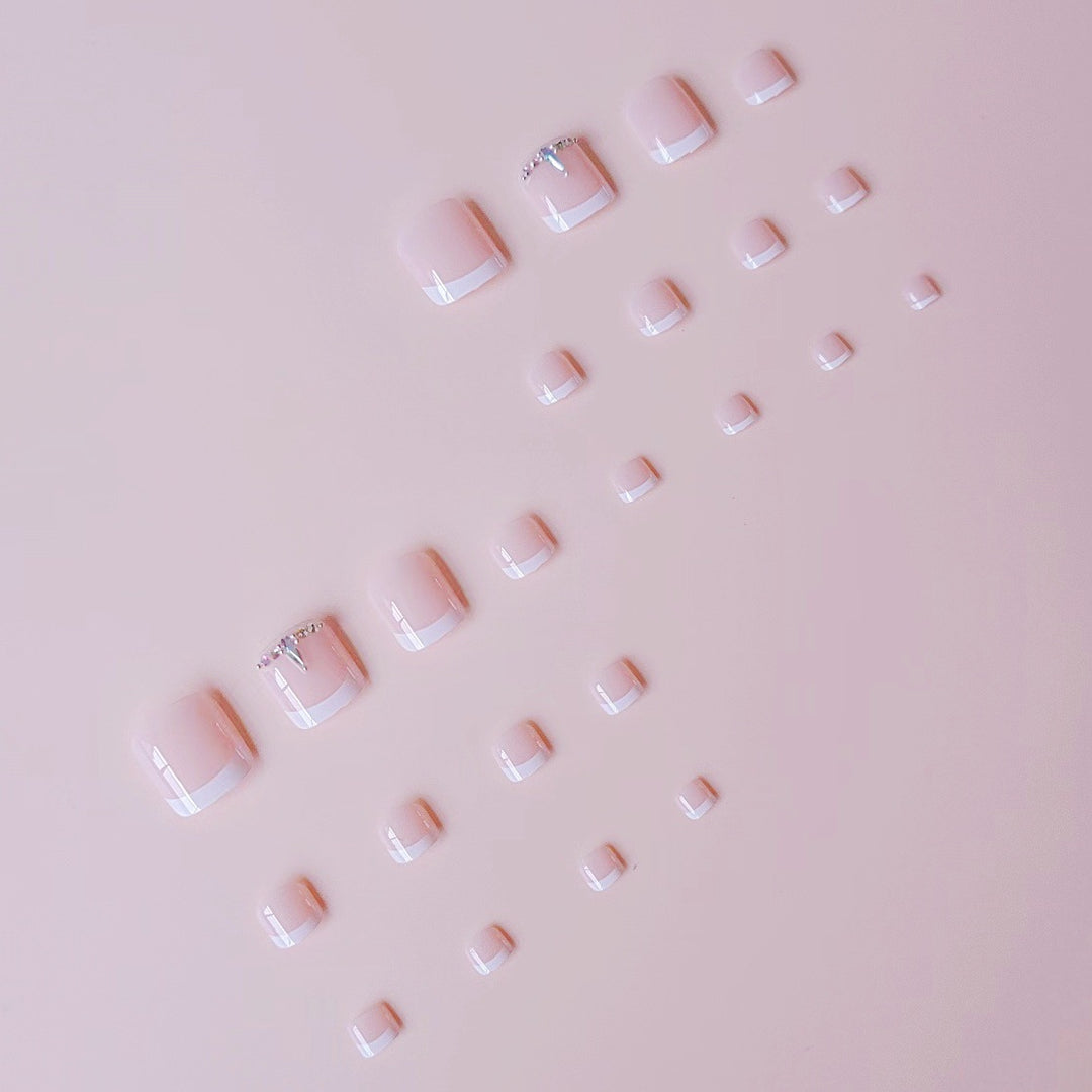 Nail art set with elegant rhinestone details Kalsten