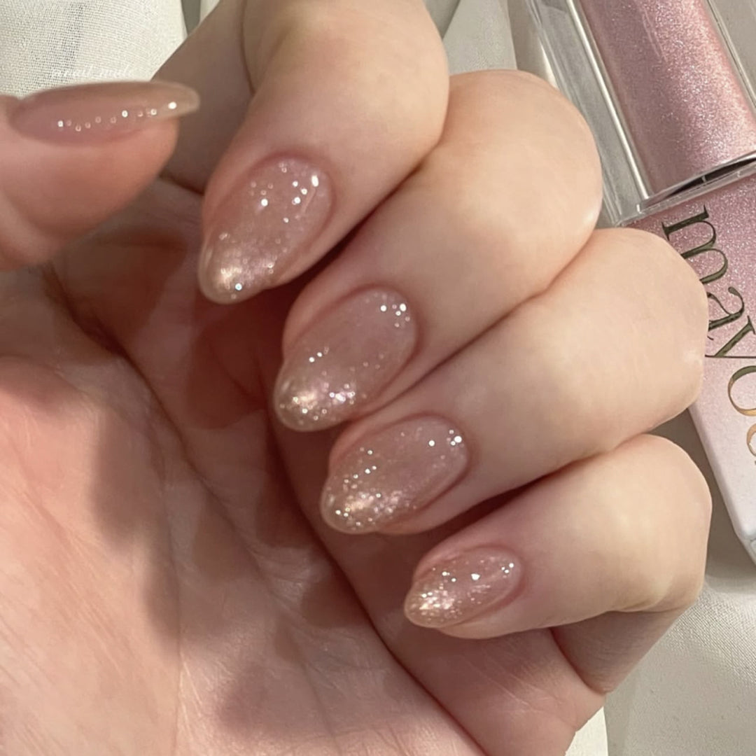 Artificial nail art with playful dots and bows Kalsten