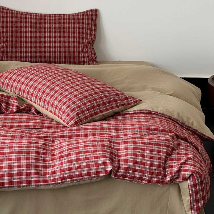 Reversible bedding set made of cotton percale with checkered Vichy pattern and solid colored reverse