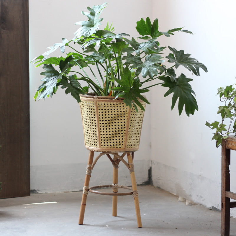 Stylish plant stand made of rattan Kalsten