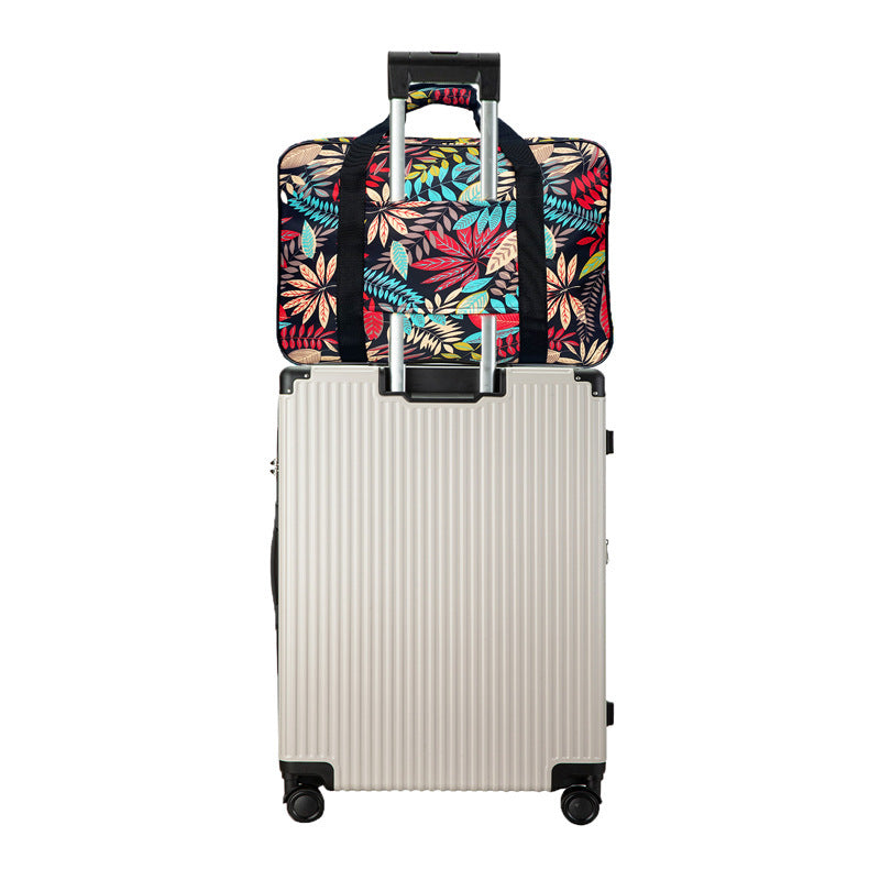 Practical travel bag with petal motif Kalsten