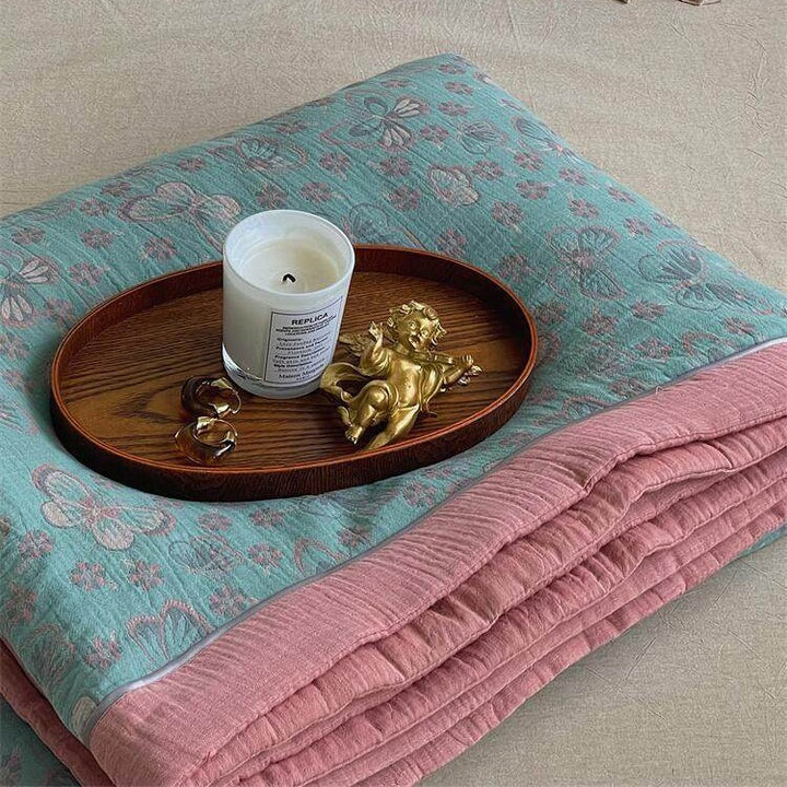 Lightly quilted throw blanket in retro floral jacquard made from cotton-linen mix