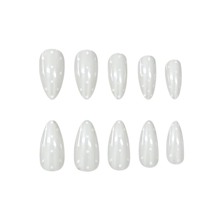 Elegant Almond-Shaped Nail Art Kalsten