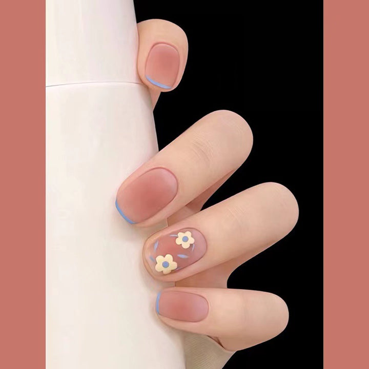 Creative nail design with floral accents Kalsten