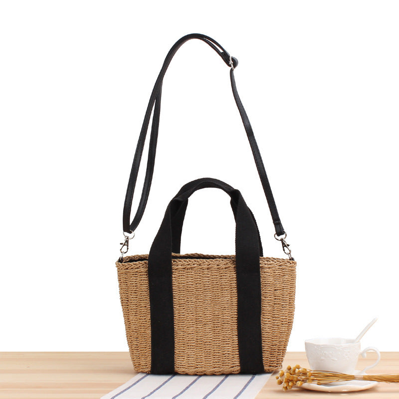 Handbag made of braided natural material with adjustable shoulder strap Kalsten