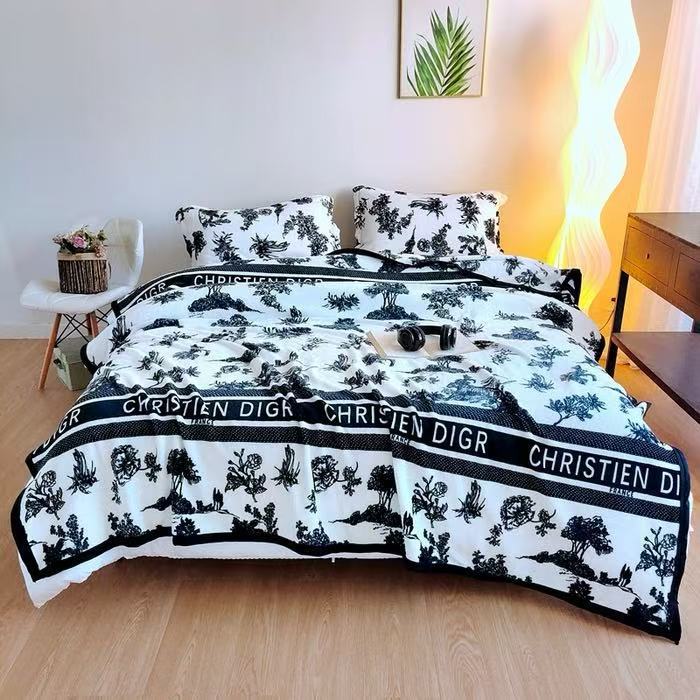 Women's cozy fleece blanket with playful cloud pattern Kalsten
