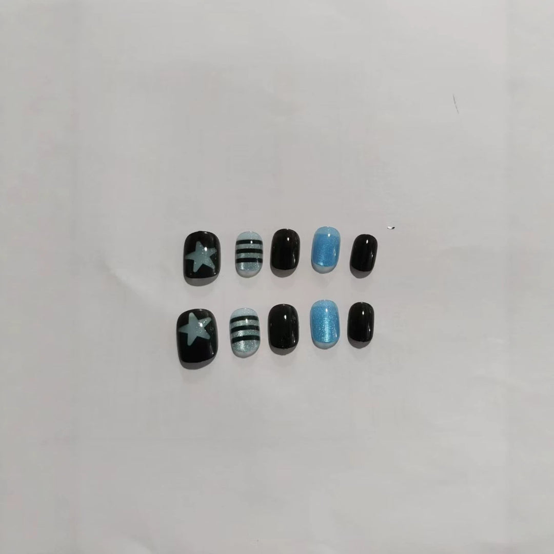 Glamorous Star and Stripe Press-On Nails Kalsten