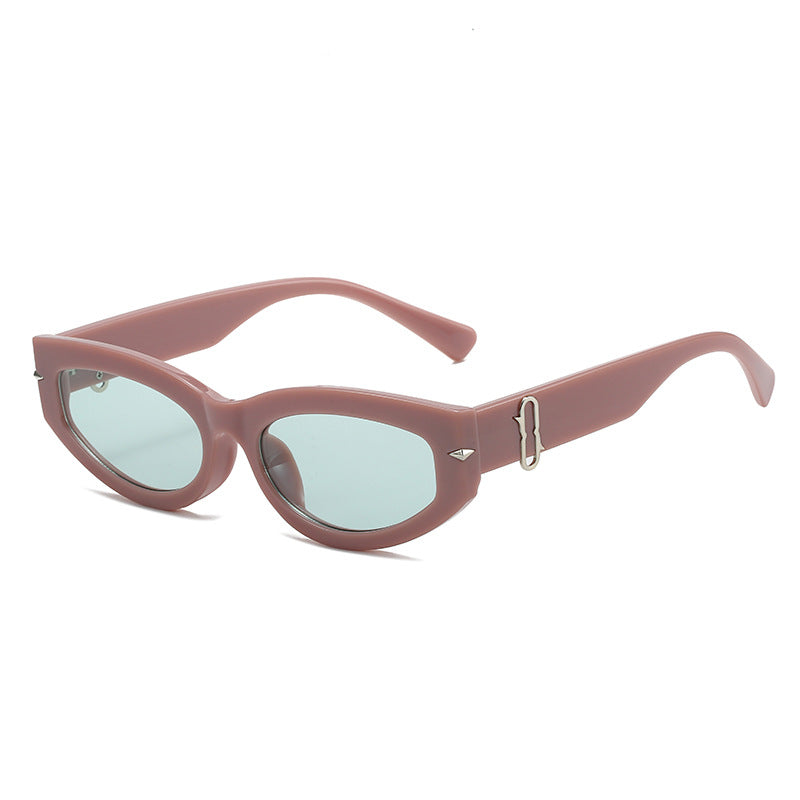 Retro-Inspired Cat-Eye Sunglasses with Bold Frame Kalsten