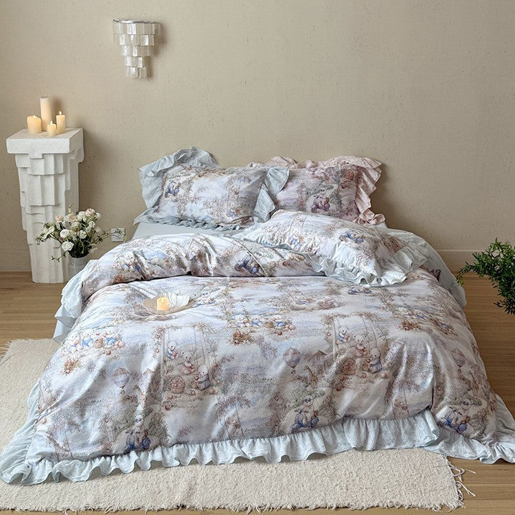 Playful cotton satin bed linen set with ruffled hem and vintage animal print
