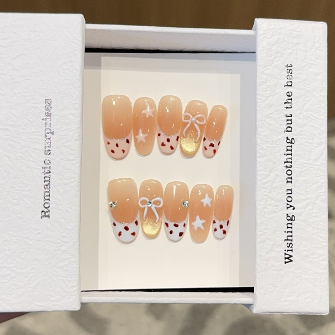 Artificial nails with decadent design and romantic accents Kalsten