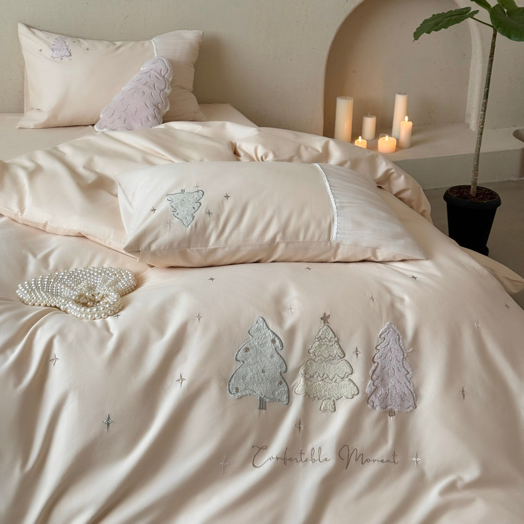 Embroidered bedding set made of cotton satin with pine appliqué
