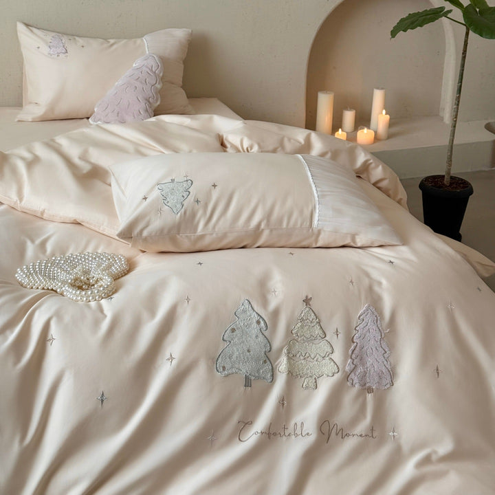 Embroidered bedding set made of cotton satin with pine appliqué