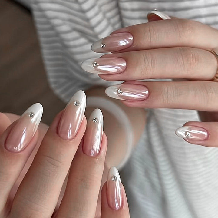 Artificial nail set with elegant French tips and glitter accents Kalsten