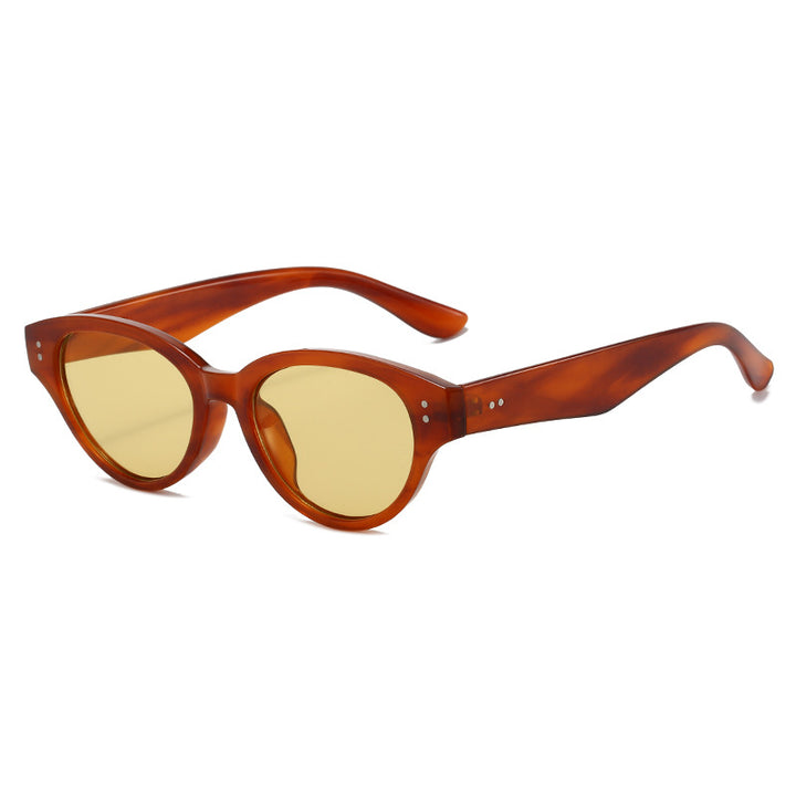 Women Cat-Eye Sunglasses with retro-inspired frame structure Kalsten