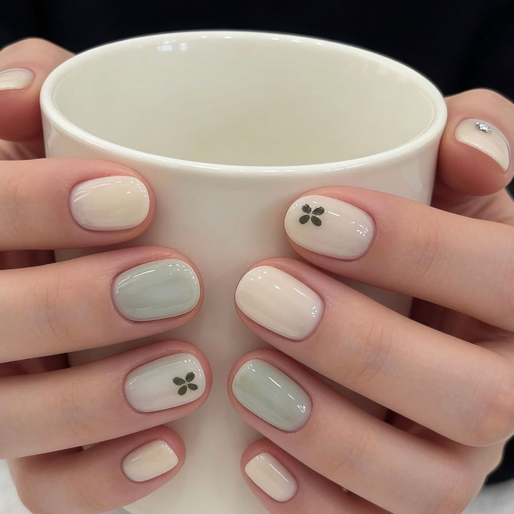 Artistic Cat-Themed Press-On Nail Art Set Kalsten