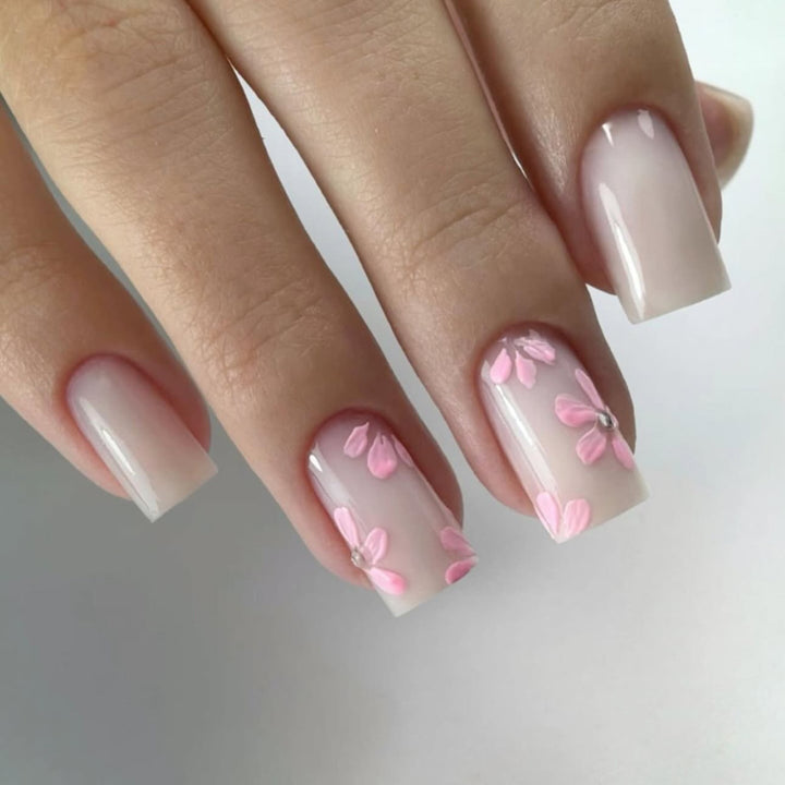 Artful Nail Art with Delicate Flower Patterns Kalsten