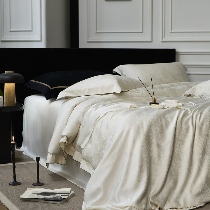 Luxurious satin jacquard bedding set with fine piping
