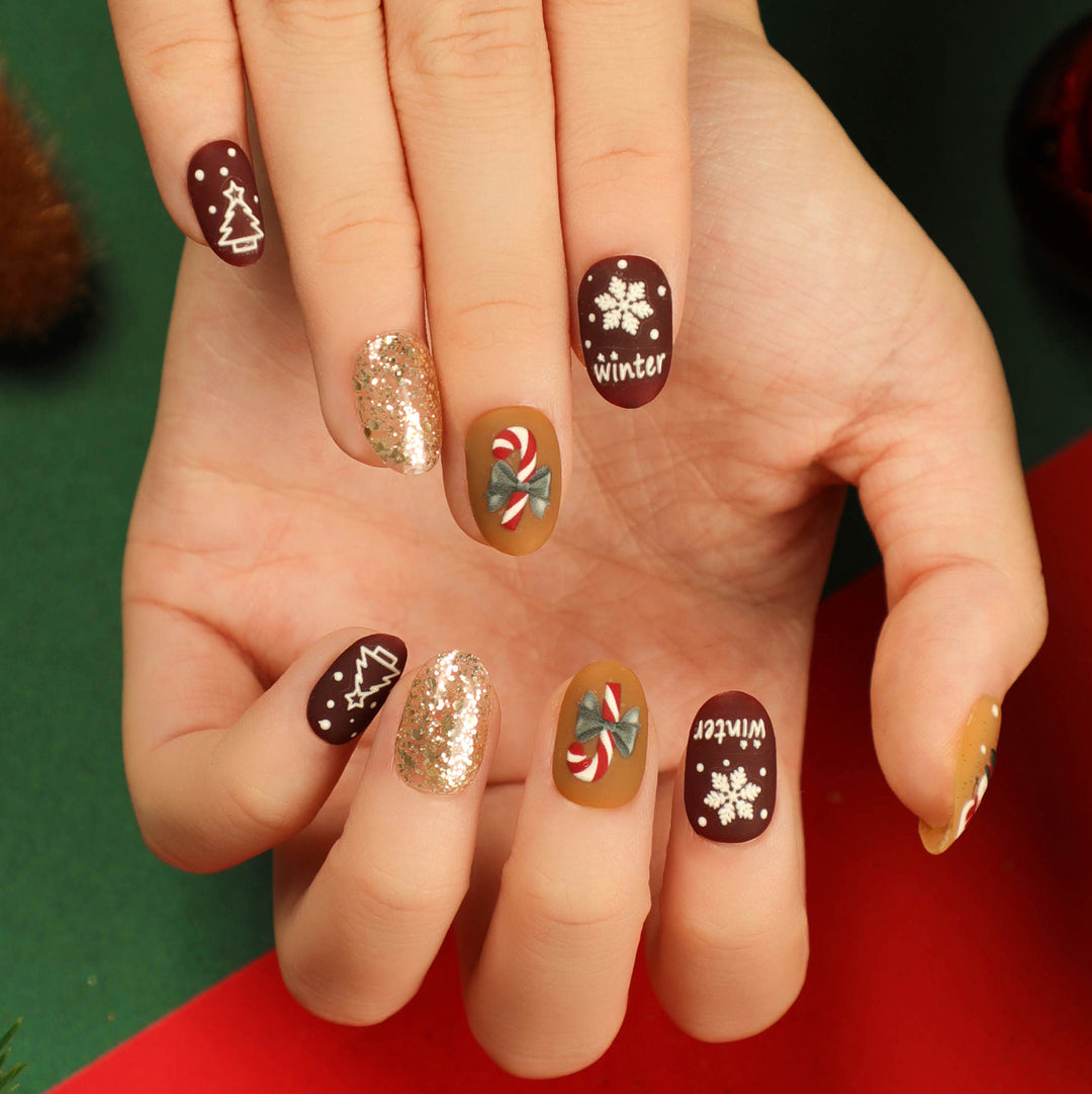 Sparkling winter nail extensions with festive designs Kalsten