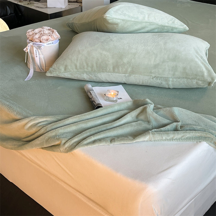 Soft microfiber fitted sheet set with velvety surface and matching pillowcases