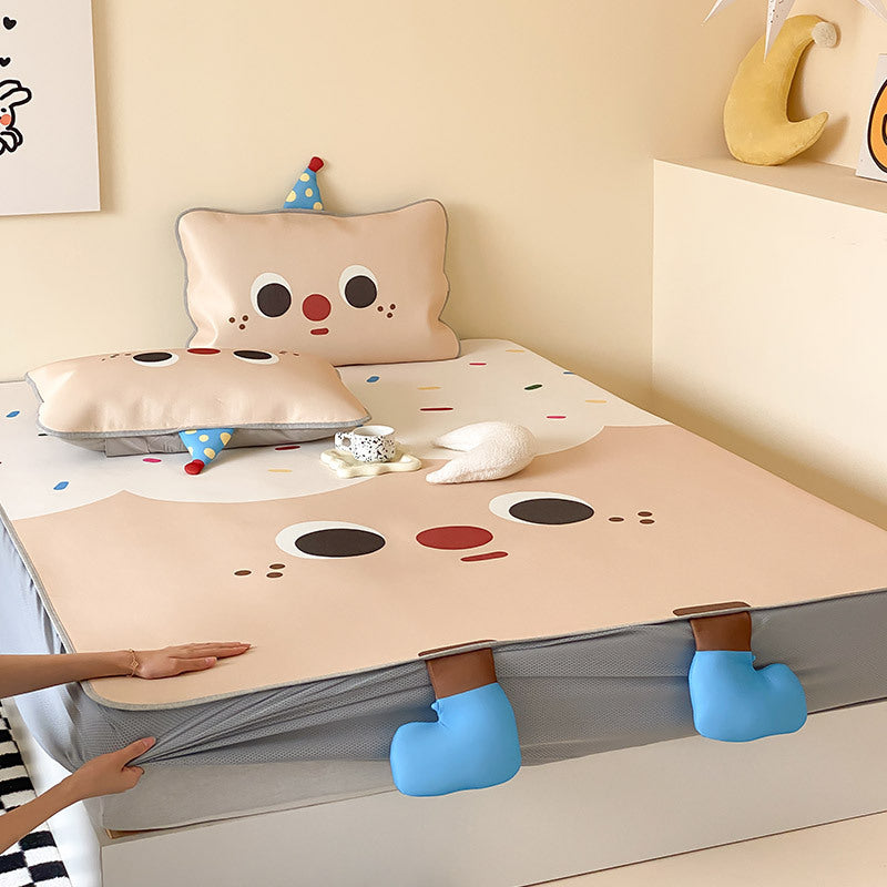 Waterproof children's mattress cover with non-slip fitted sheet & cute cartoon animal designs