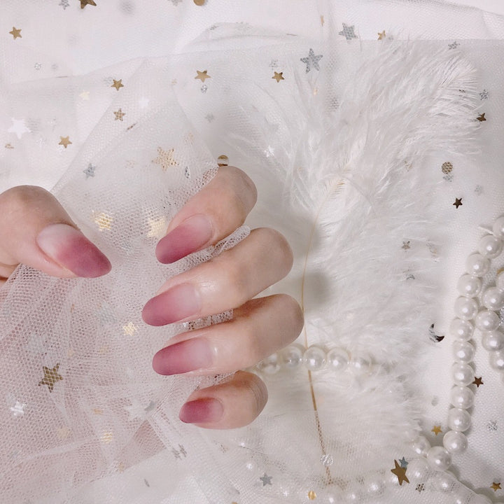 Artful nail extensions with an elegant leaf pattern Kalsten