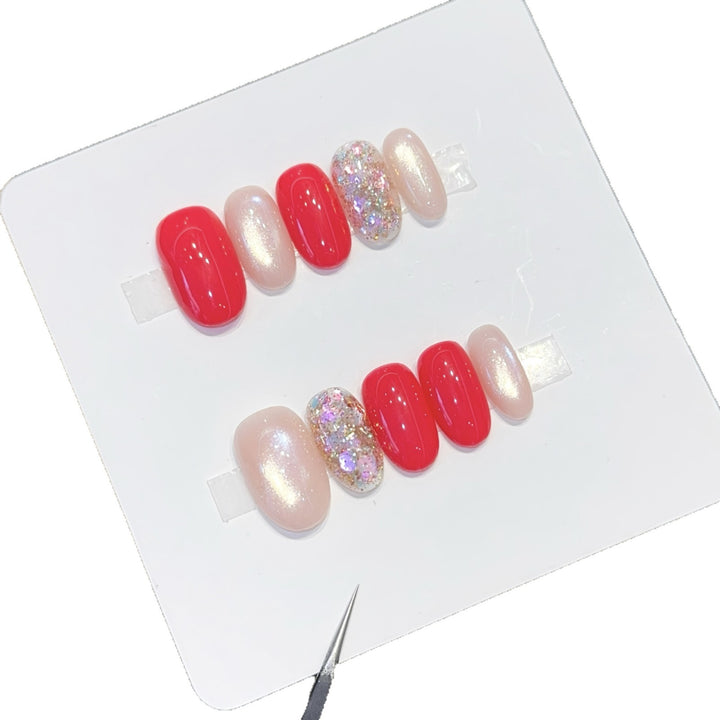 Glamorous artificial nails with sparkling accents Kalsten