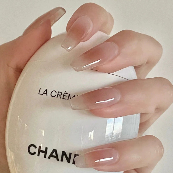 Elegant nail design with pearl embellishment Kalsten