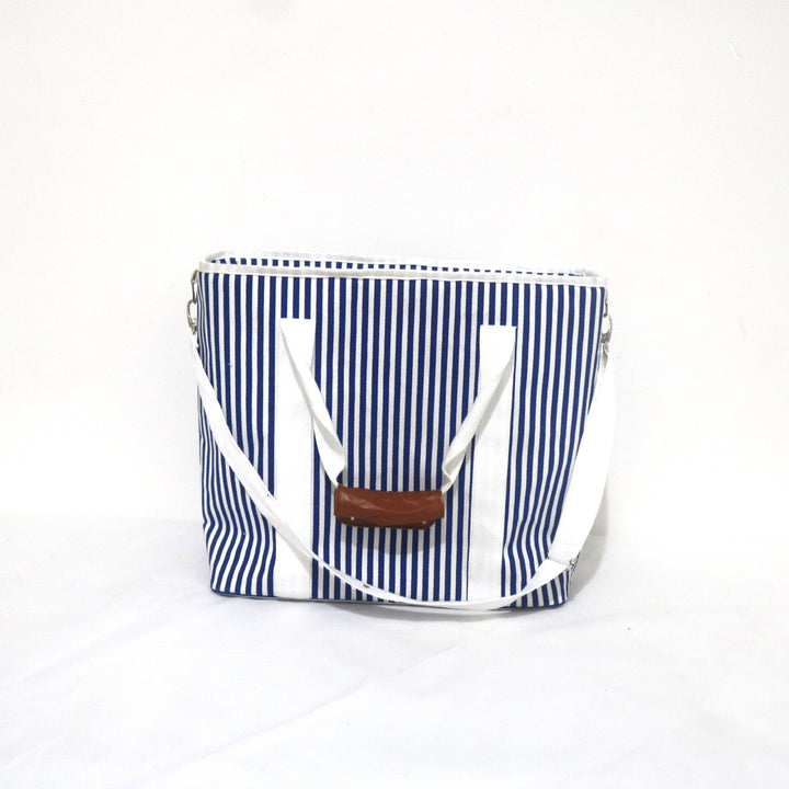 Women's cooler with practical carrying handles and insulated interior Kalsten