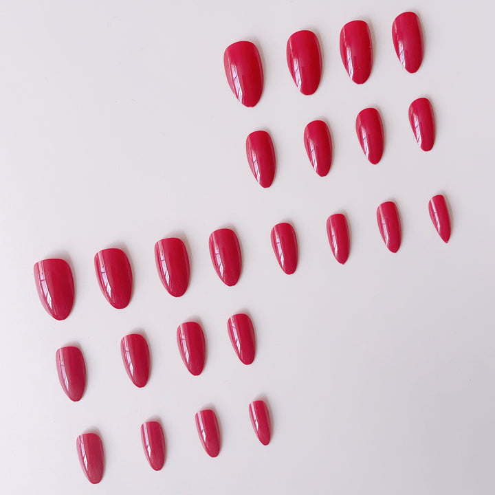 Artificial nail set with shiny, pointed accents Kalsten
