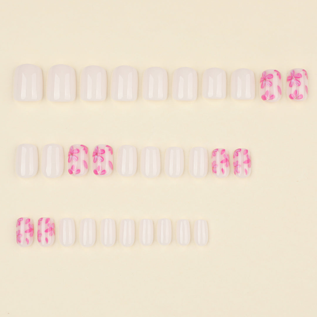 Stylish artificial nail design with floral accents Kalsten
