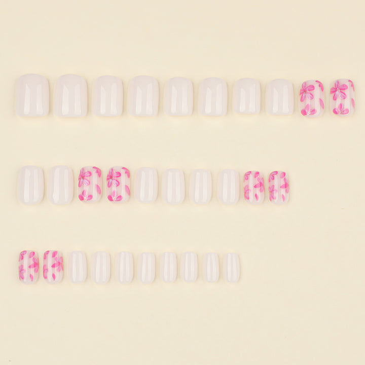 Stylish artificial nail design with floral accents Kalsten